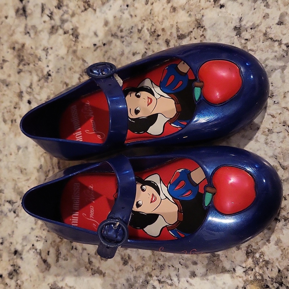 Snow white mini melissa shoes. Size 9